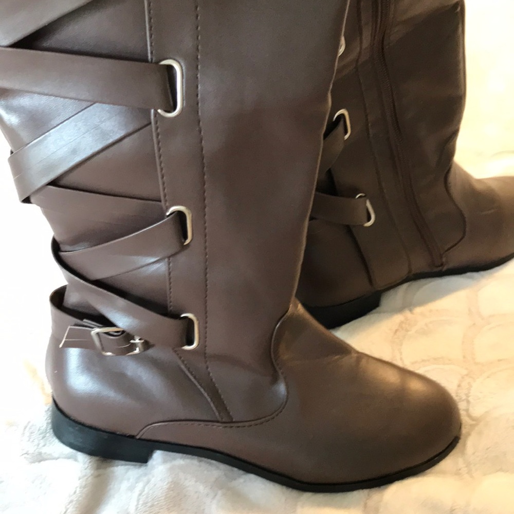 Boots NEW! - Picture 3 of 4